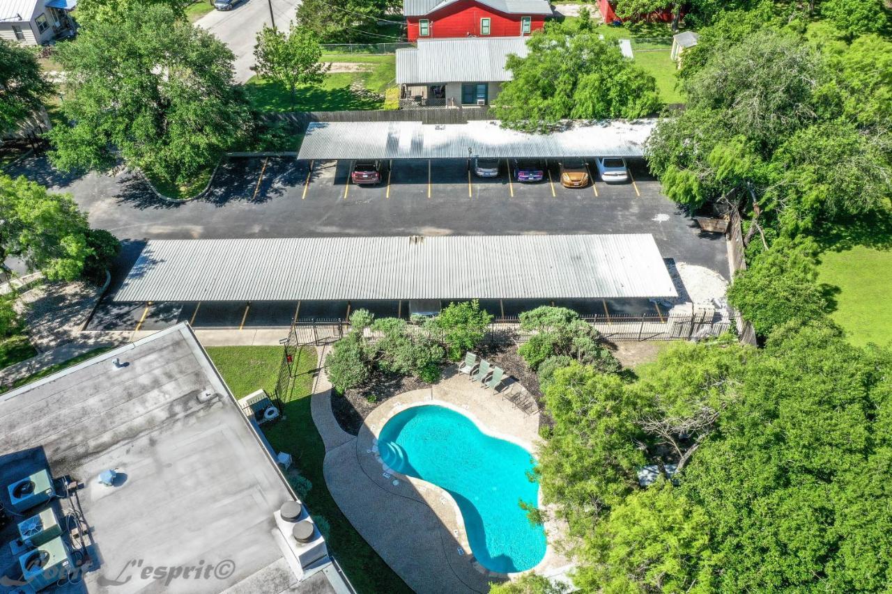 Ss 4B Riverside Condo ニューブラウンフェルズ エクステリア 写真