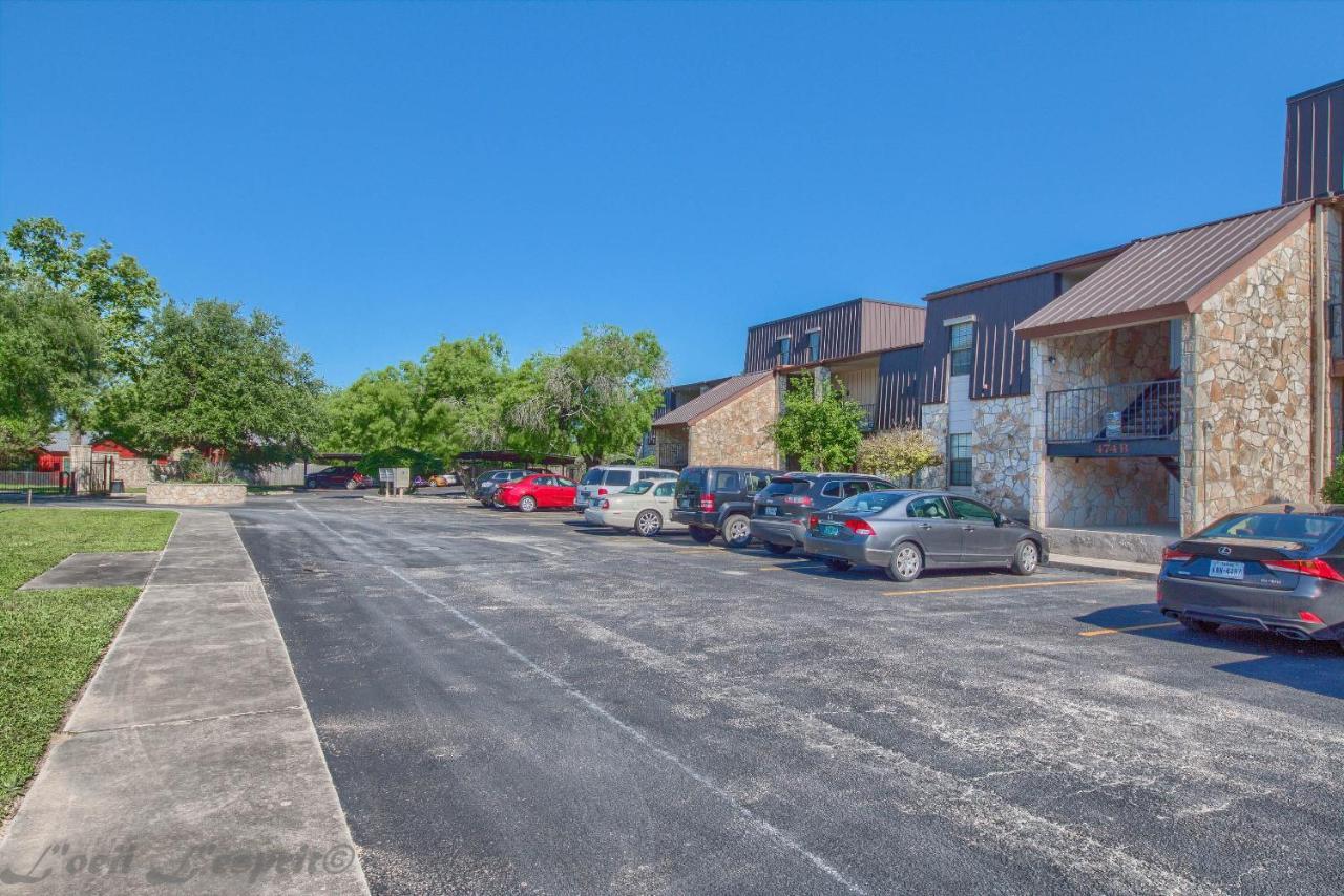 Ss 4B Riverside Condo ニューブラウンフェルズ エクステリア 写真